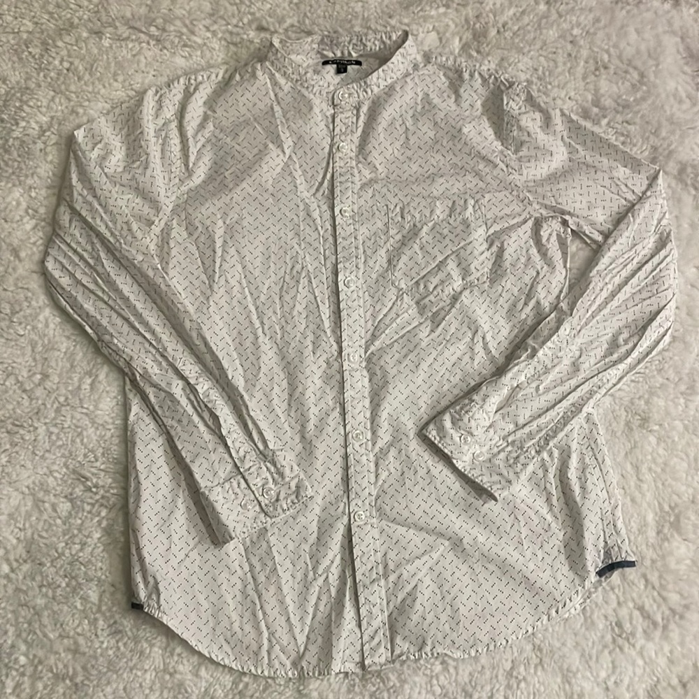 EXPRESS WHITE DRESS SHIRT. SIZE MEDIUM. MEN’S.